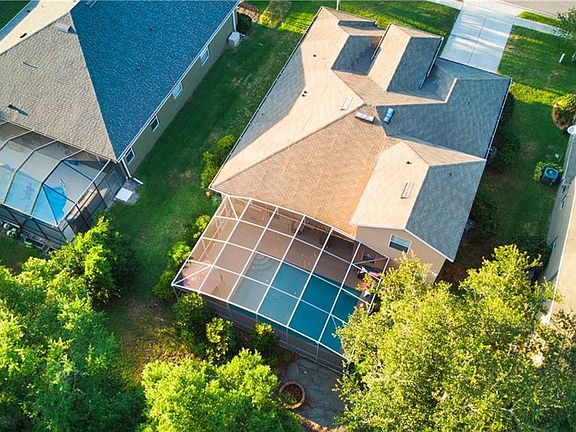 5th image of 554 Woodford Dr