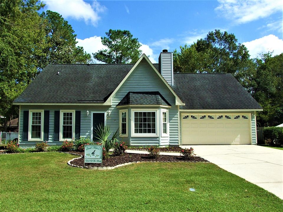 1st image of 215 Blue Heron Dr