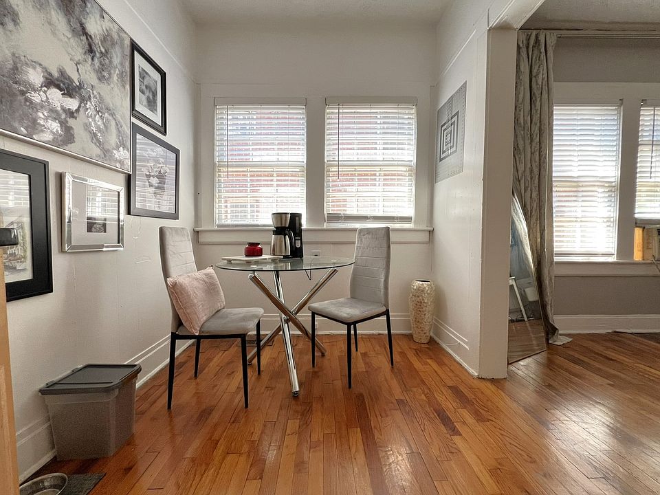 Breakfast nook!