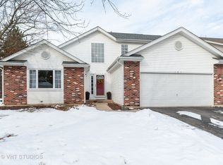 101 N Crooked Lake Ln, Lindenhurst, IL 60046