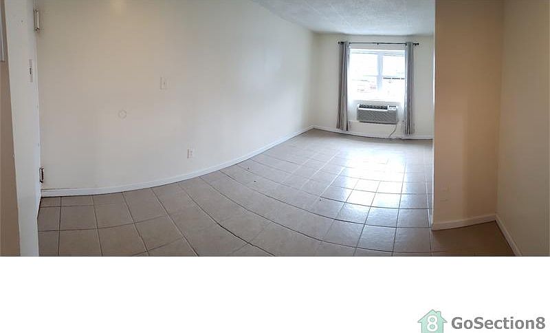 2nd image of 490 Clove Rd APT Ca