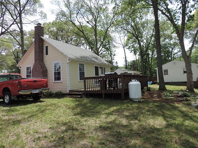 1st image of 128 Clinton Dr