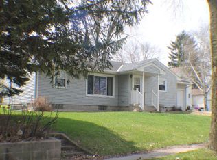 151 McLeod Ave E, Winsted, MN 55395