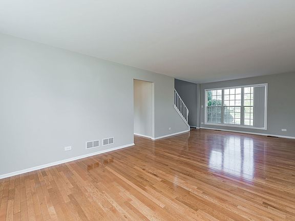 5th image of 1261 Narragansett Dr