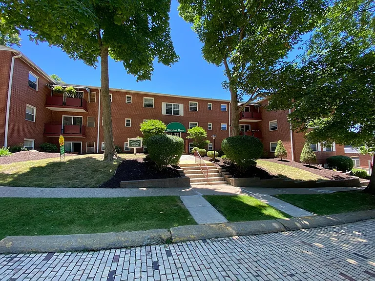 360 Maryland Ave — Photo 27