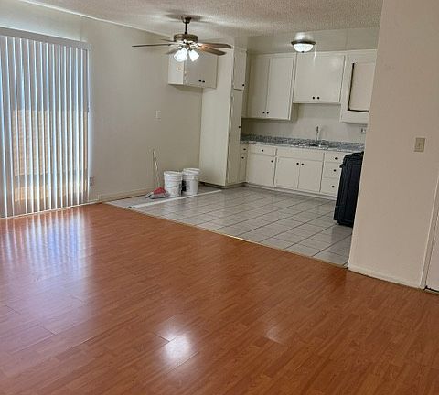 4th image of 6660 Woodman Ave APT 201