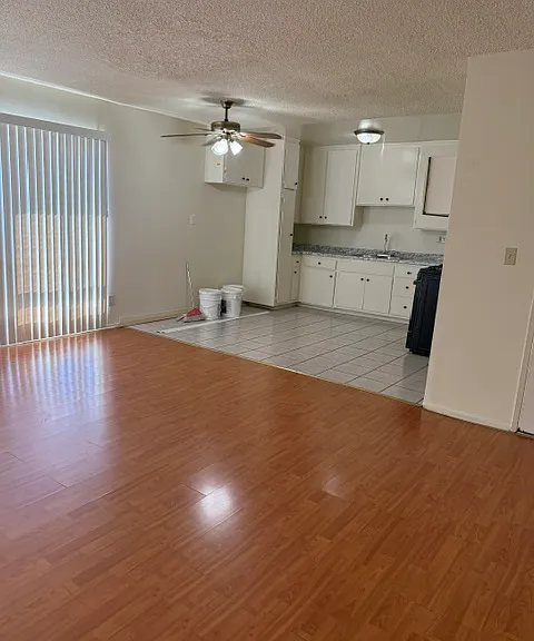 6660 Woodman Ave #201 — Photo 4