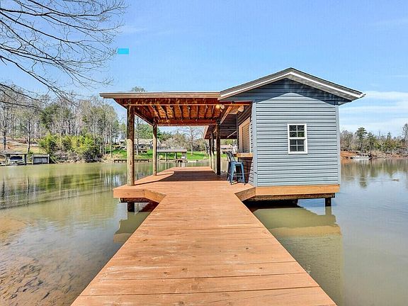 3rd image of 2919 Skyway Dr