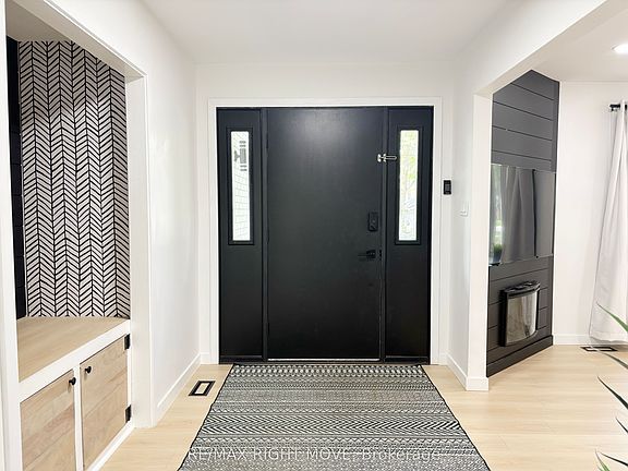 3rd image of 1883 Glen Oak Ln