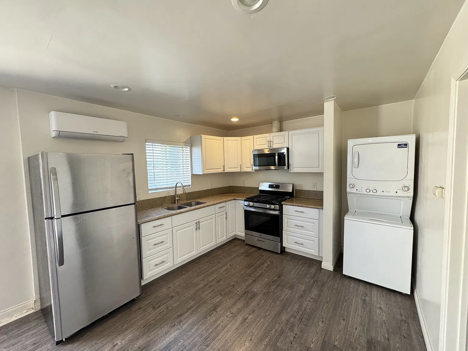 1 bed, 500 sqft, $1,795 — Photo 2