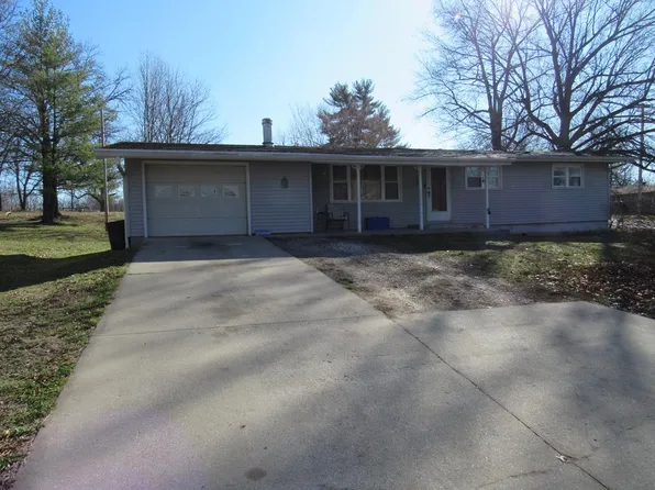 1302 Pine Dr, Macon, MO 63552