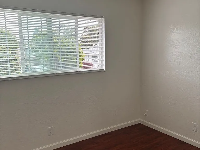 463 Hale Ave — Photo 8