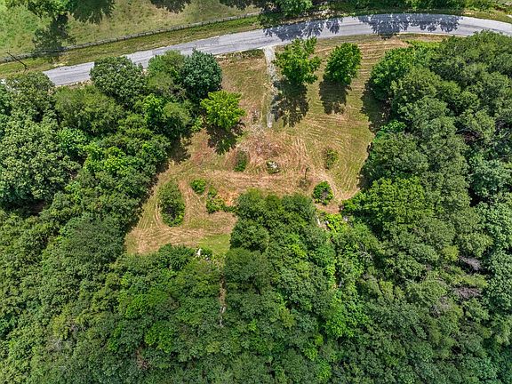 3rd image of 795 Ligon Springs Ln