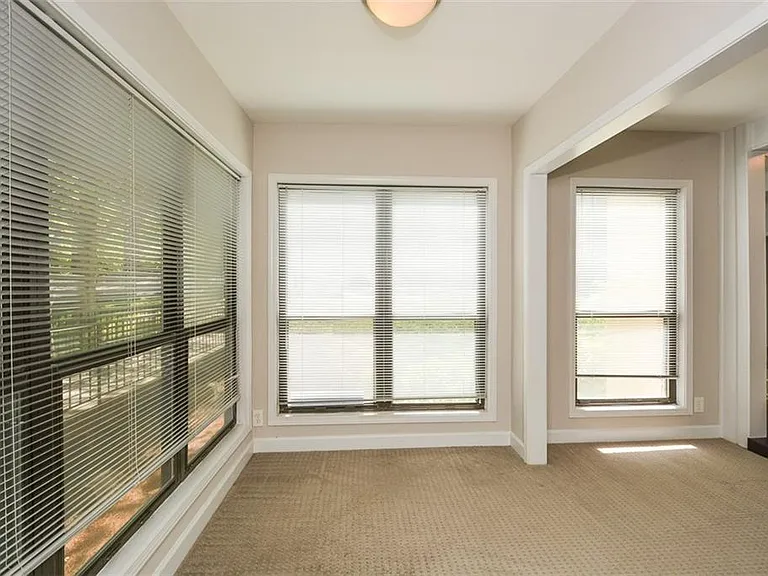 607 Lismore SE — Photo 6