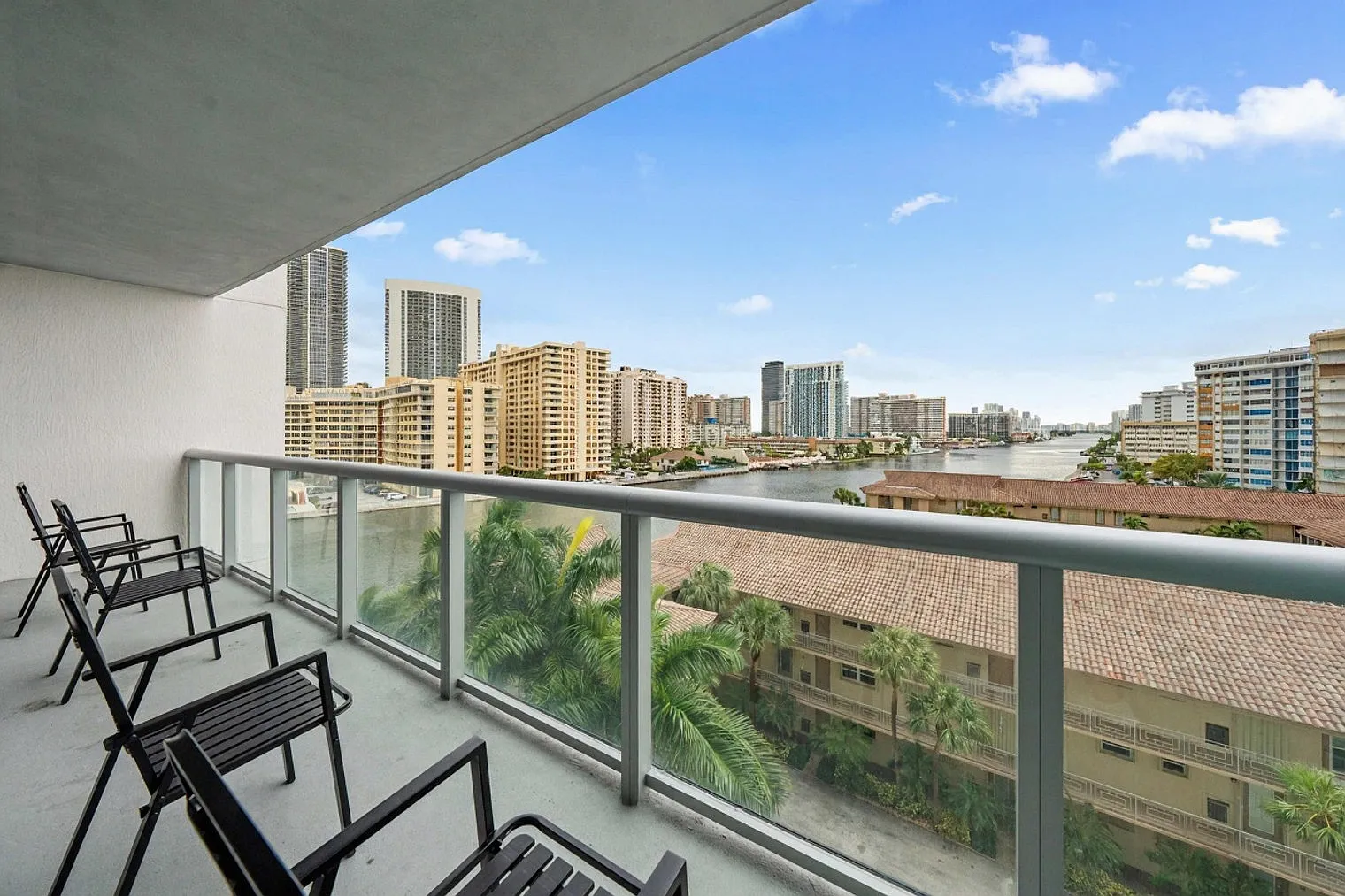 2 bed, 2.0 bath, 699 sqft, $5,100 — Photo 2