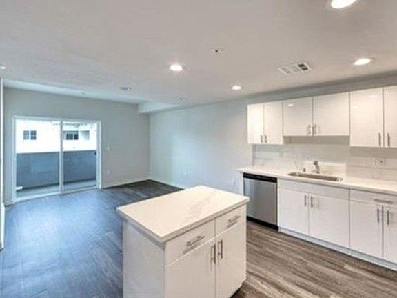 2nd image of 6333 Woodman Ave #302