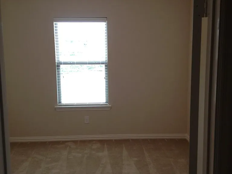 425 Metropolitan Dr — Photo 13