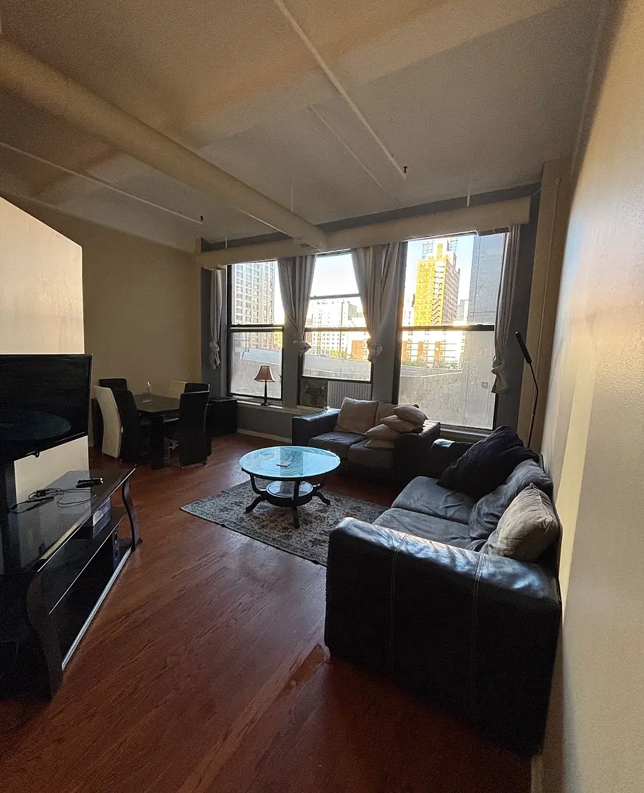 1 bed, 734 sqft, $1,975 — Photo 3