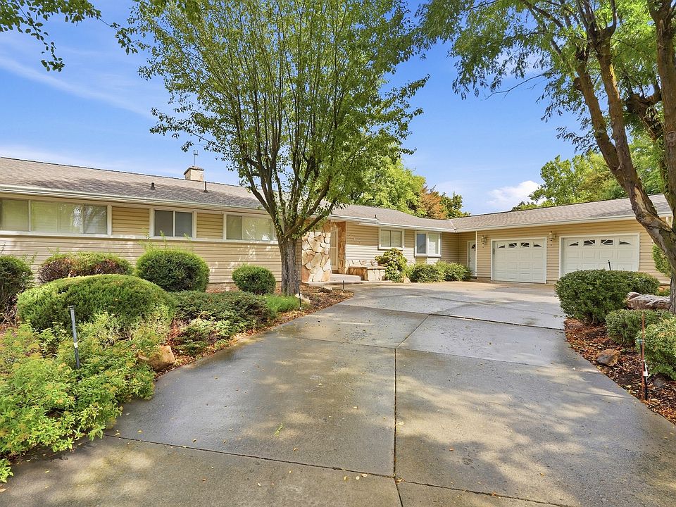 1st image of 485 Parkview Cir