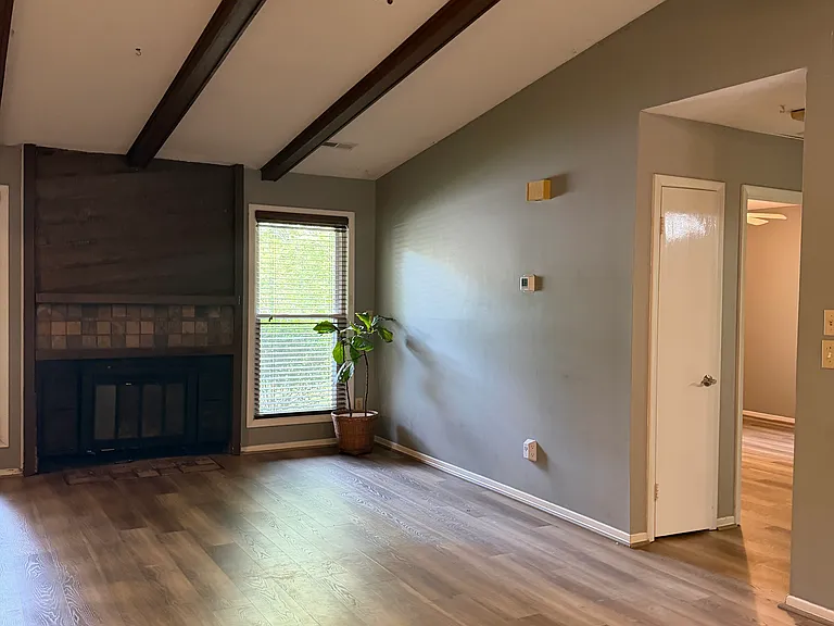 1103 Broadford Dr — Photo 14