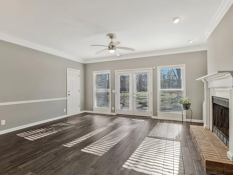1005 Glendale Ln — Photo 18