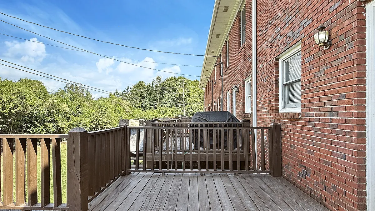 Building Photo - 120 Holly Hills Dr NE #120