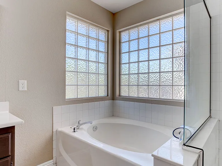 809 Royal Birch Ln — Photo 34