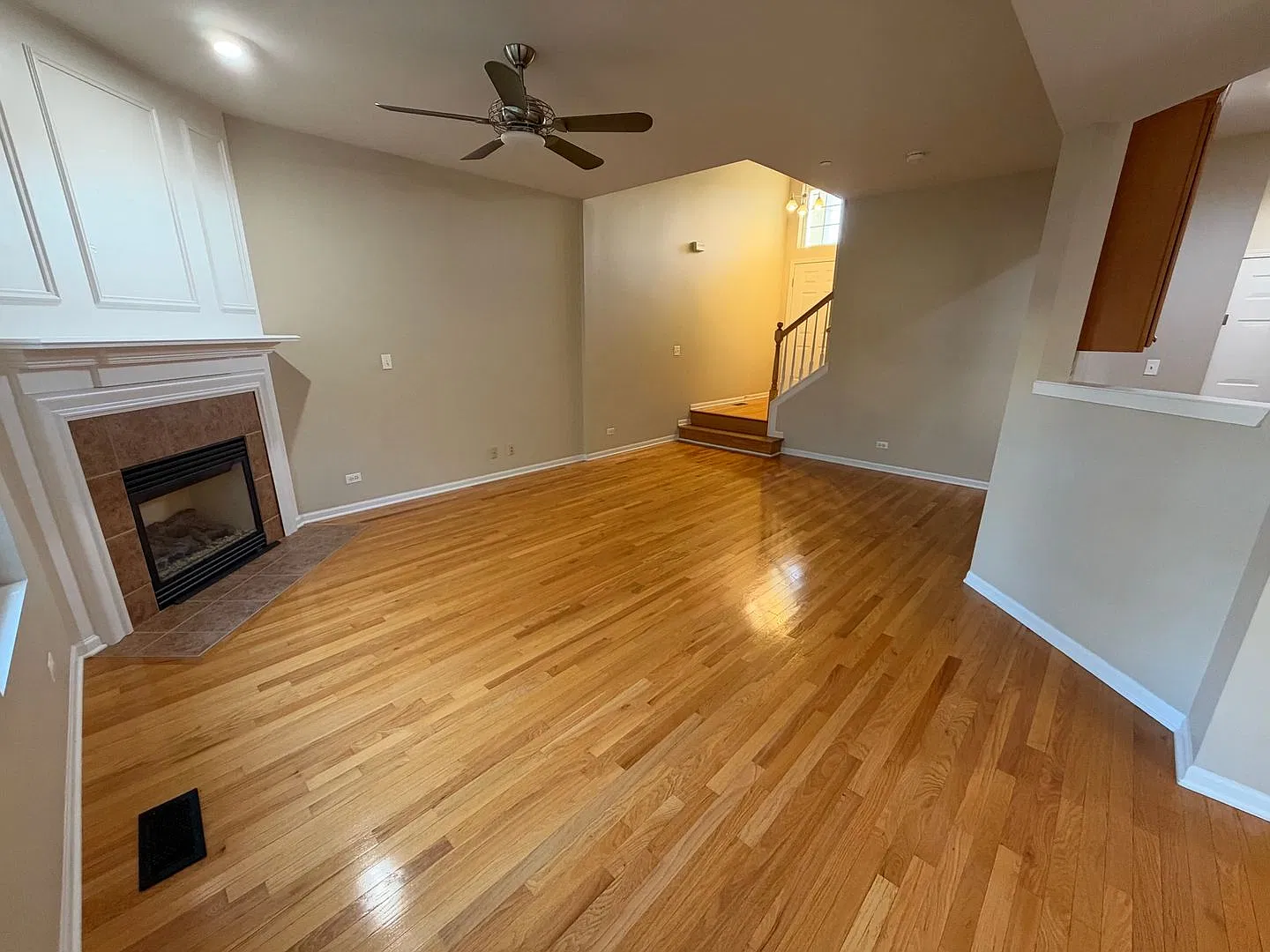 Bright, Modern 3-Level Home in Desirable Forest Ridge Move-In Ready! — Photo 4
