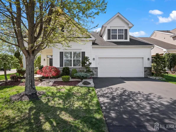 1 Jester Ct, Monroe Township, NJ 08831