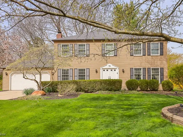 576 Brooke Ln, Bay Village, OH 44140