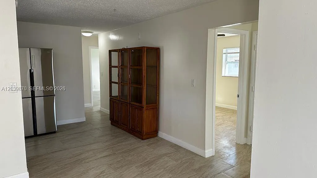 Elmvale Condo — Photo 2
