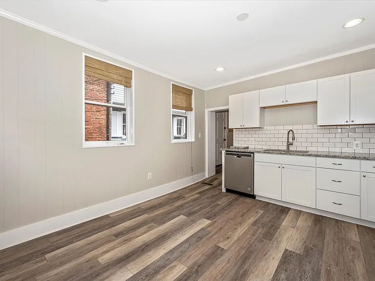 315 W Patrick St — Photo 36