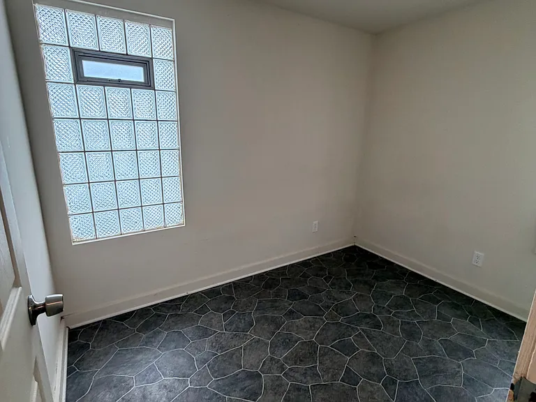83 Custer St — Photo 13