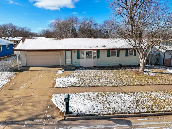 2401 S Horizon Dr, Appleton, WI 54915