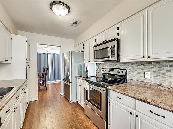 5th image of 5806 Meadow Wood Ln
