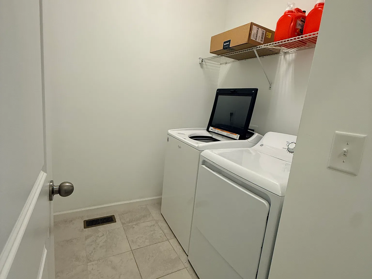 3 bed, 2.5 bath, 1765 sqft, $1,975 — Photo 2