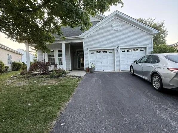 9 Summerfield Drive, Lakewood, NJ 08701
