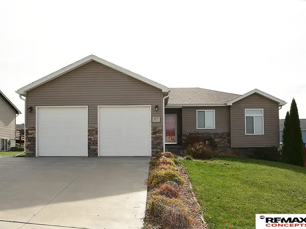 917 W 10th St, Hickman, NE 68372