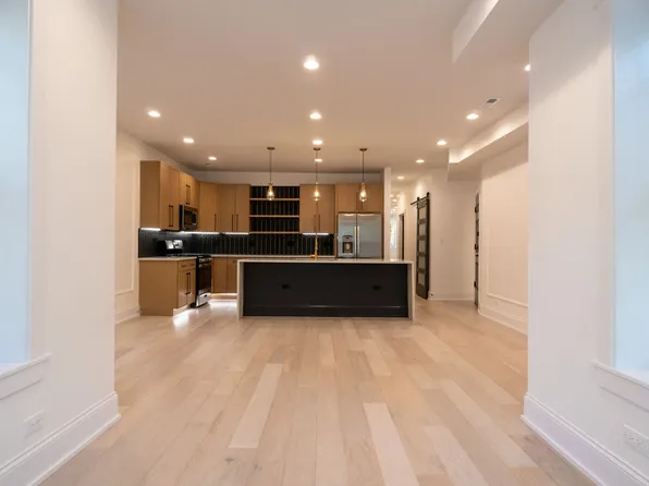 Pf-Arg, 1910 W Ainslie Series