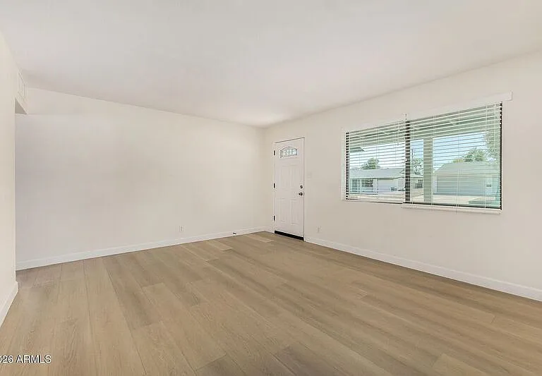 220 E McKinley St — Photo 11