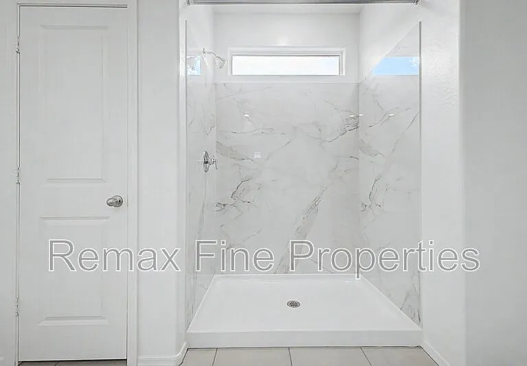 15543 W Desert Hollow Dr — Photo 14