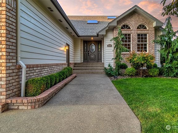 3rd image of 1206 Southview Drive