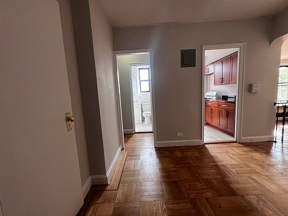 4th image of 2901 Matthews Ave #3Z