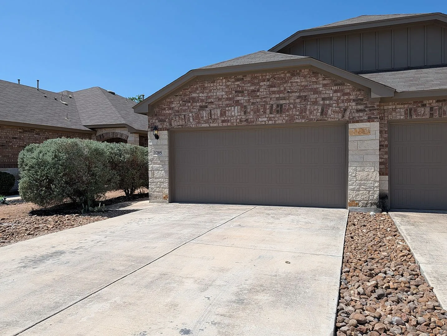 Walk to Historic Gruene / Fridge /No Carpet / Gas Cooking / Fenced in yard / CISD *2 weeks free r... — Photo 2