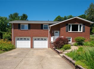 111 Crandon Cir, Beaver, PA 15009