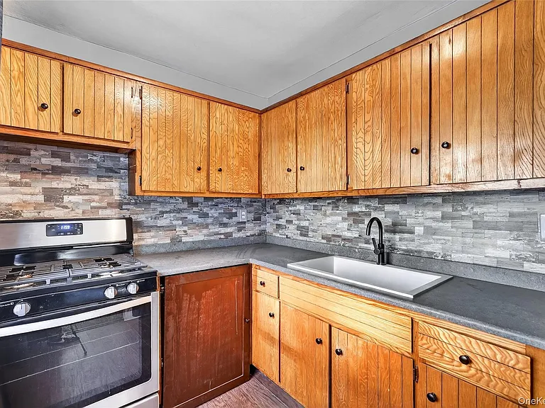 25 Franklin Ave #2K — Photo 6