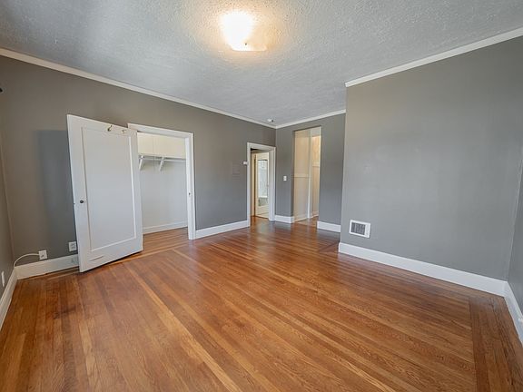 4th image of 336 Wayne Ave #3
