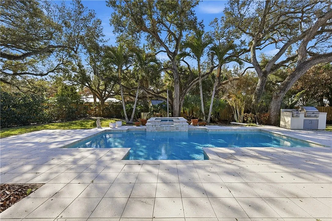 3 bed, 2.5 bath, 2240 sqft, $8,250 — Photo 1
