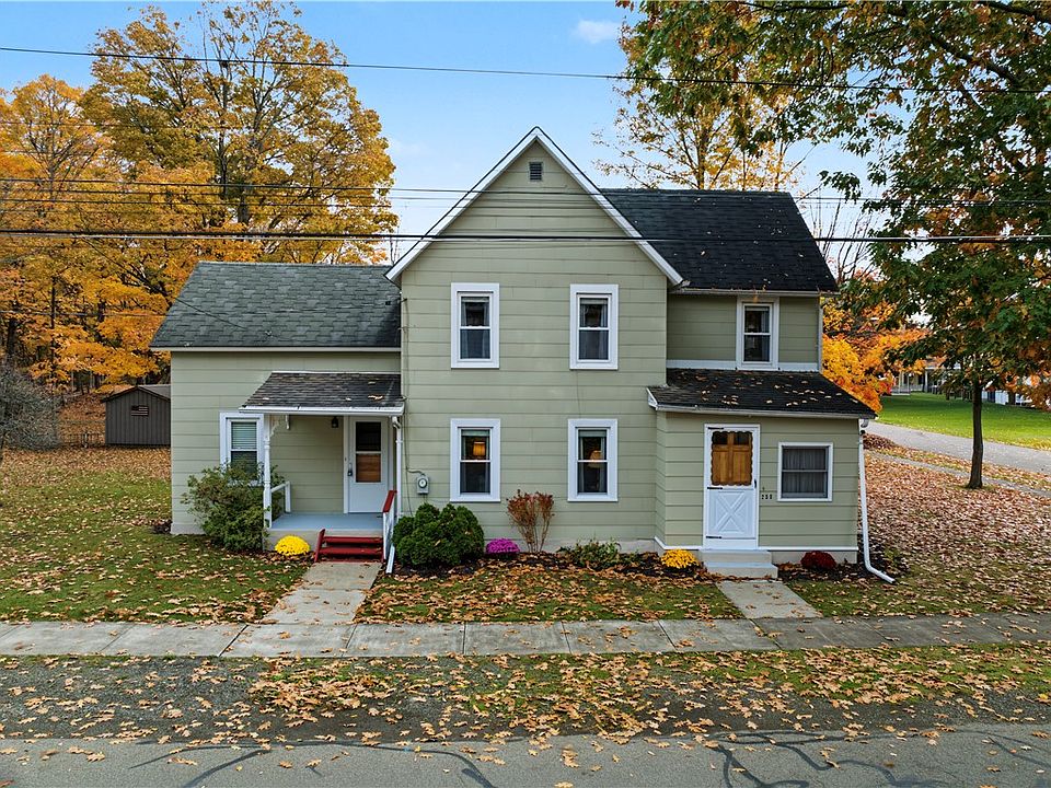 1st image of 250 McMaster St
