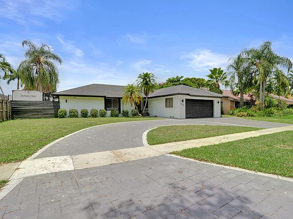 4th image of 620 SW 100th Ave